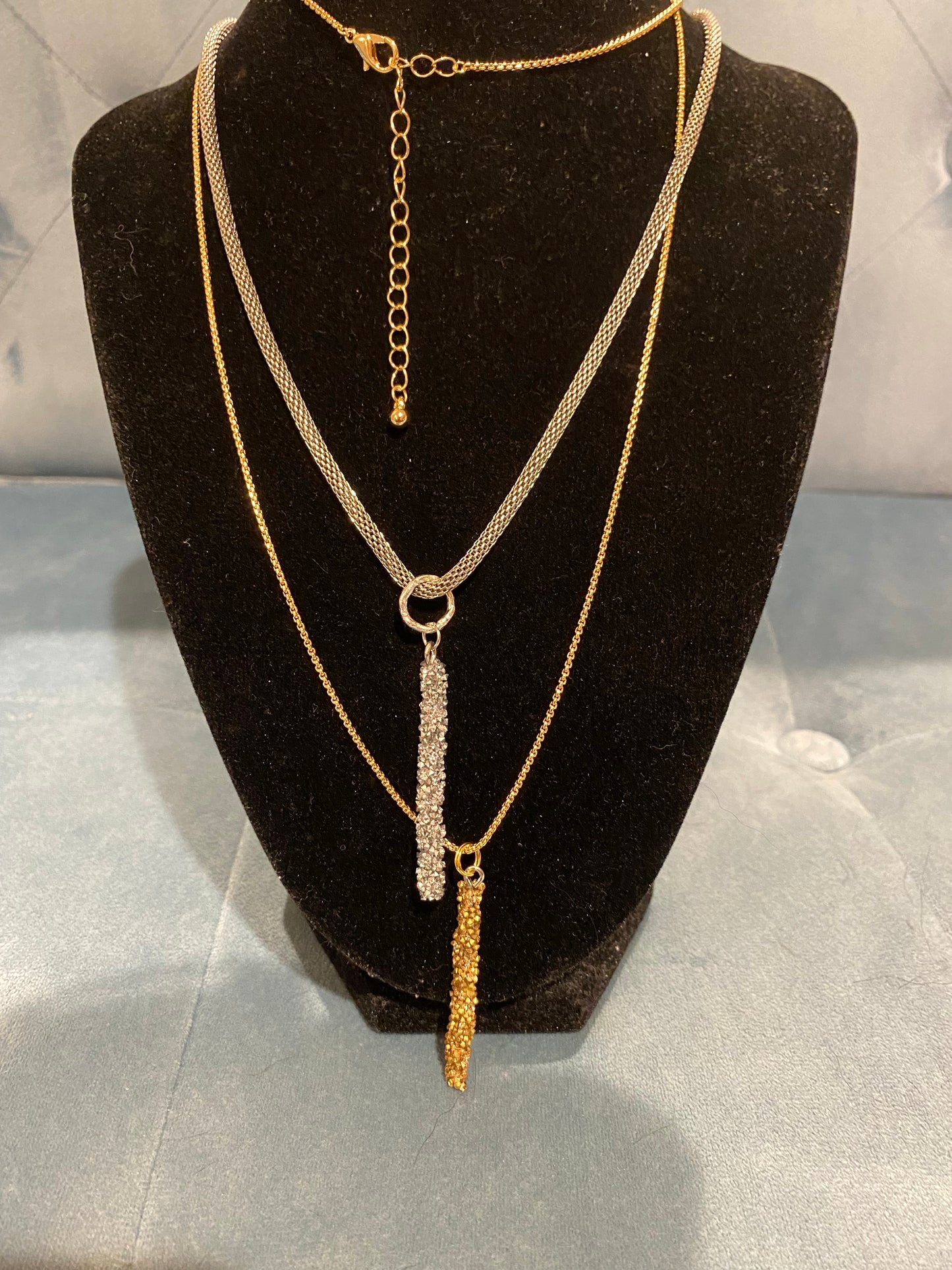 Overlapped or separate drop pendant